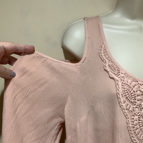 DR2 cold shoulder top - Picture 2 of 8